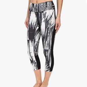 Asics Printed Capri M Black and White